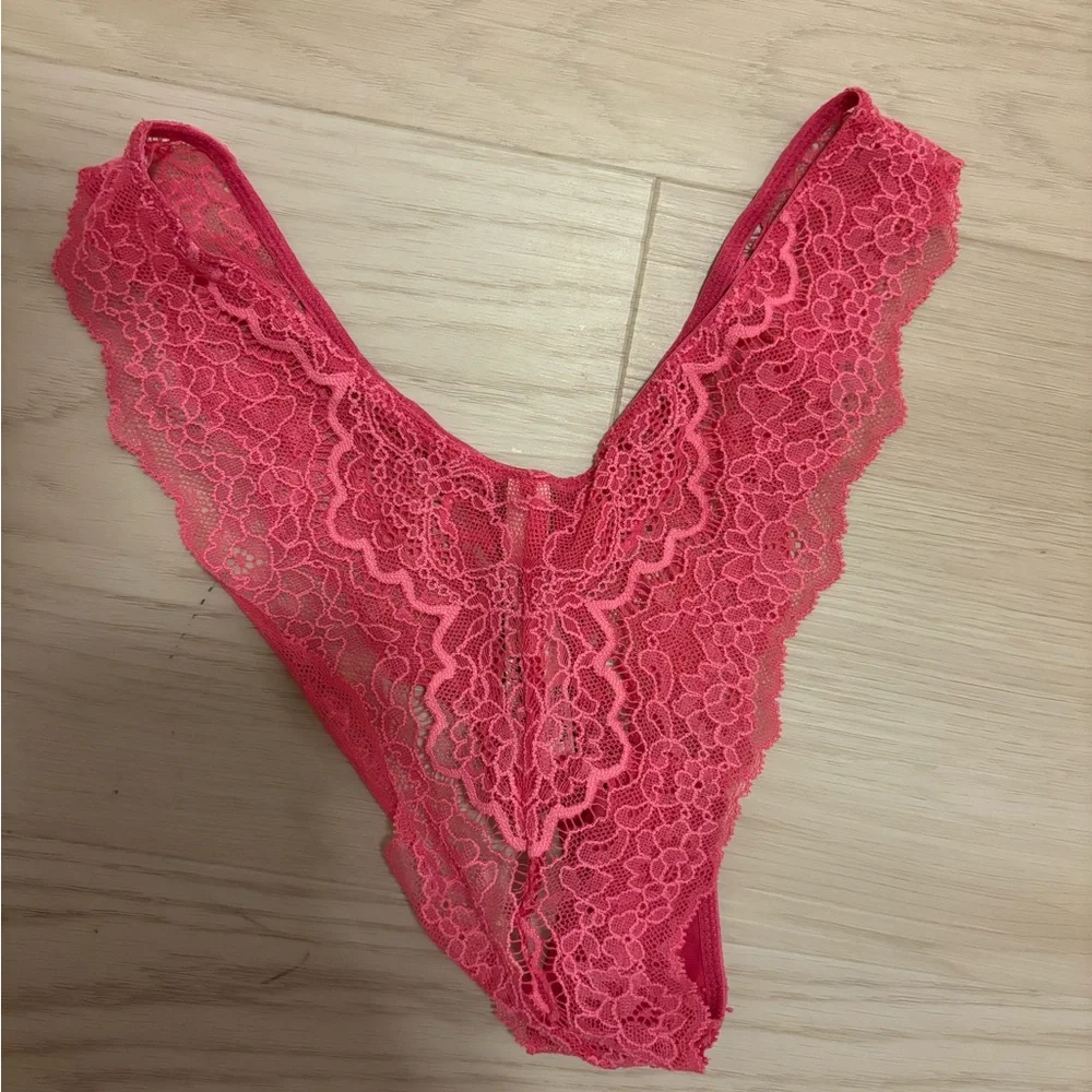 Victoria's Secret Brazilian style panties - Picture 4 of 4